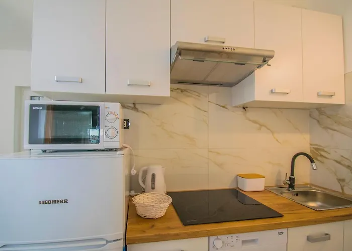 Ivanica And Mirela ヤドラニヴォ